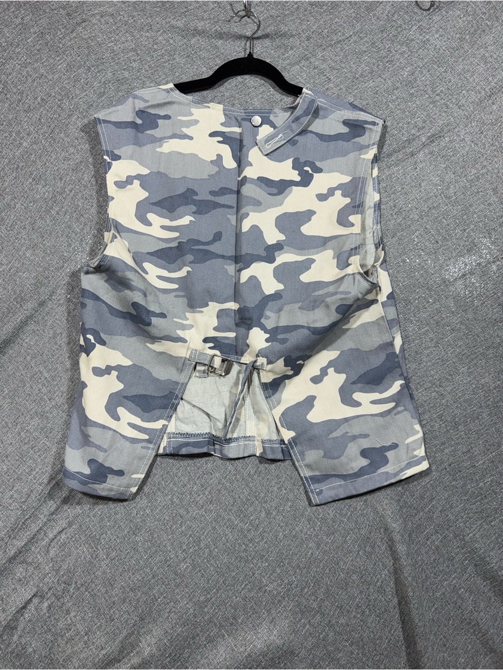 SHEIN Gray & White Camo Men's Vest